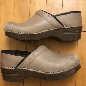 Dansko Sandy Leather Brown Clogs 37